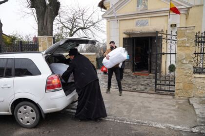 Daruri pentru Maternitatea „Buna Vestire“ din Galați și pentru vârstnicii nevoiaşi – fotografia 11