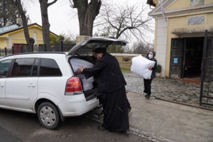Daruri pentru Maternitatea „Buna Vestire“ din Galați și pentru vârstnicii nevoiaşi – fotografia 12