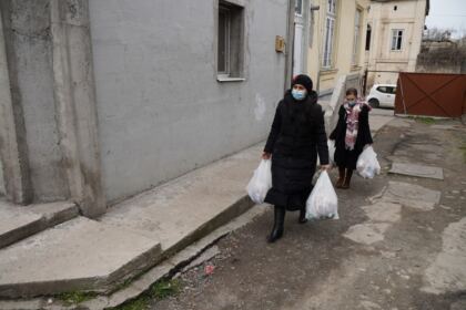 Daruri pentru Maternitatea „Buna Vestire“ din Galați și pentru vârstnicii nevoiaşi – fotografia 31