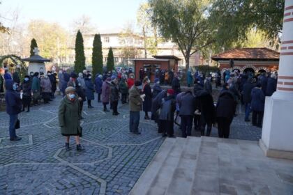 Liturghie şi filantropie la biserica „Sf. Mina“ din Galaţi – fotografia 4