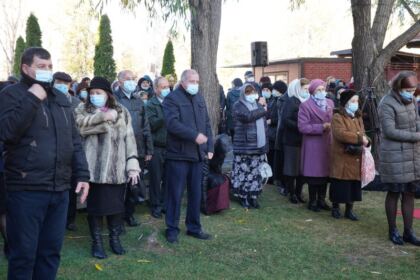 Liturghie şi filantropie la biserica „Sf. Mina“ din Galaţi – fotografia 7