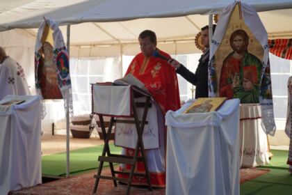 Liturghie şi filantropie la biserica „Sf. Mina“ din Galaţi – fotografia 8