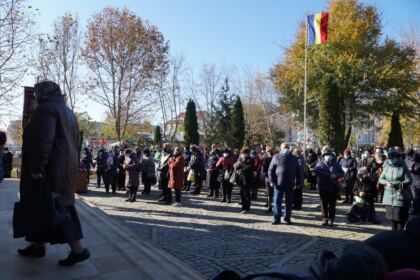 Liturghie şi filantropie la biserica „Sf. Mina“ din Galaţi – fotografia 16