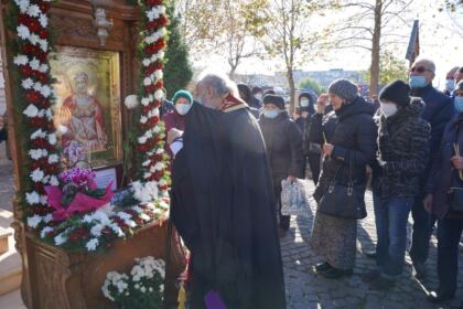 Liturghie şi filantropie la biserica „Sf. Mina“ din Galaţi – fotografia 20