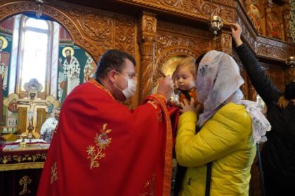Liturghie şi filantropie la biserica „Sf. Mina“ din Galaţi – fotografia 29