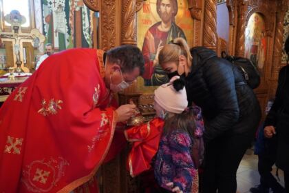Liturghie şi filantropie la biserica „Sf. Mina“ din Galaţi – fotografia 30