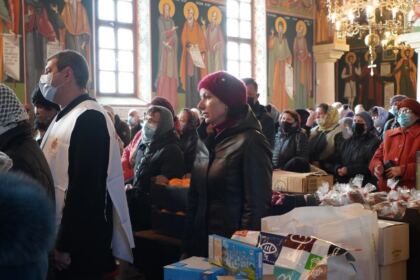 Liturghie şi filantropie la biserica „Sf. Mina“ din Galaţi – fotografia 33