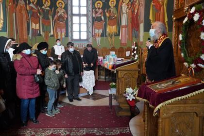 Liturghie şi filantropie la biserica „Sf. Mina“ din Galaţi – fotografia 36