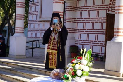 Liturghie şi filantropie la biserica „Sf. Mina“ din Galaţi – fotografia 38