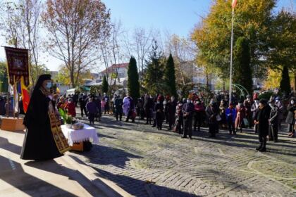 Liturghie şi filantropie la biserica „Sf. Mina“ din Galaţi – fotografia 40