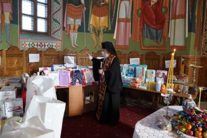 Liturghie şi filantropie la biserica „Sf. Mina“ din Galaţi – fotografia 42