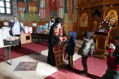 Liturghie şi filantropie la biserica „Sf. Mina“ din Galaţi – fotografia 44