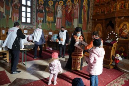 Liturghie şi filantropie la biserica „Sf. Mina“ din Galaţi – fotografia 46