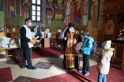 Liturghie şi filantropie la biserica „Sf. Mina“ din Galaţi – fotografia 47