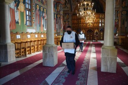 Liturghie şi filantropie la biserica „Sf. Mina“ din Galaţi – fotografia 48