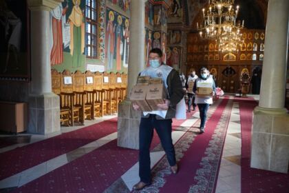 Liturghie şi filantropie la biserica „Sf. Mina“ din Galaţi – fotografia 49