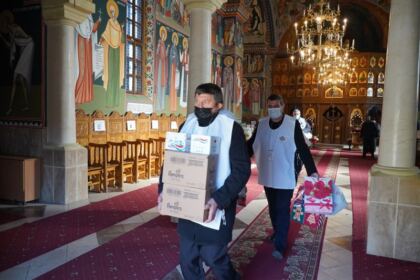 Liturghie şi filantropie la biserica „Sf. Mina“ din Galaţi – fotografia 51