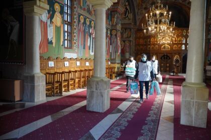 Liturghie şi filantropie la biserica „Sf. Mina“ din Galaţi – fotografia 55