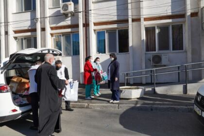 Liturghie şi filantropie la biserica „Sf. Mina“ din Galaţi – fotografia 64