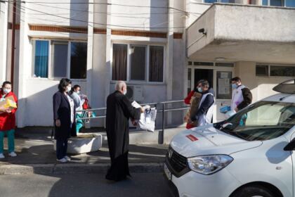 Liturghie şi filantropie la biserica „Sf. Mina“ din Galaţi – fotografia 65