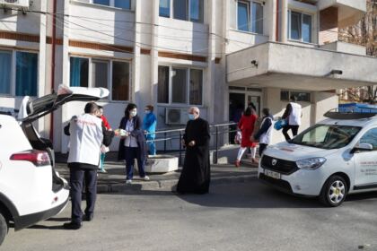 Liturghie şi filantropie la biserica „Sf. Mina“ din Galaţi – fotografia 66