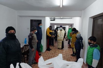 Asistaţii de la Cantina „Sfântul Nicolae“ a Centrului Eparhial au primit astăzi darui pentru lăsatul secului – fotografia 2