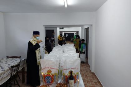 Asistaţii de la Cantina „Sfântul Nicolae“ a Centrului Eparhial au primit astăzi darui pentru lăsatul secului – fotografia 3