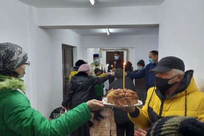 Asistaţii de la Cantina „Sfântul Nicolae“ a Centrului Eparhial au primit astăzi darui pentru lăsatul secului – fotografia 6