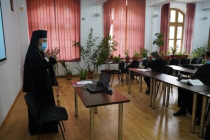 Sesiune de comunicări ştiinţifice în cadrul sărbătorilor Sfântului Apostol Andrei la Galaţi – fotografia 14