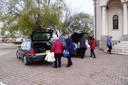 Activităţi social-filantropice îndreptate către semenii aflaţi în dificultate – fotografia 7