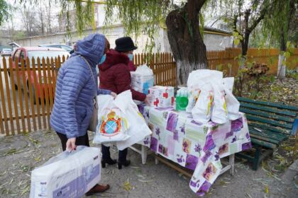 Activităţi social-filantropice îndreptate către semenii aflaţi în dificultate – fotografia 12