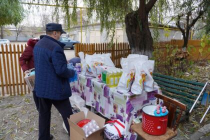 Activităţi social-filantropice îndreptate către semenii aflaţi în dificultate – fotografia 14