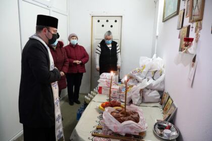 Activităţi social-filantropice îndreptate către semenii aflaţi în dificultate – fotografia 17