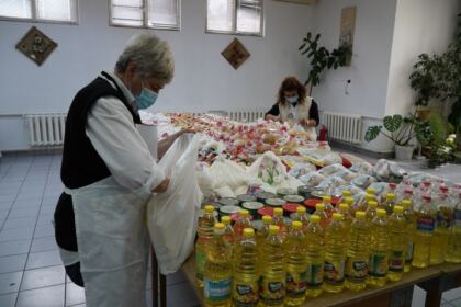 Ajutoare oferite de Parohia „Sfânta Cuvioasă Parascheva“ din Galați – fotografia 8