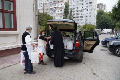 Ajutoare oferite de Parohia „Sfânta Cuvioasă Parascheva“ din Galați – fotografia 15