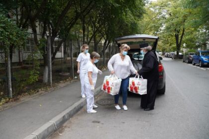 Ajutoare oferite de Parohia „Sfânta Cuvioasă Parascheva“ din Galați – fotografia 18