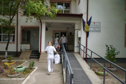 Ajutoare oferite de Parohia „Sfânta Cuvioasă Parascheva“ din Galați – fotografia 19
