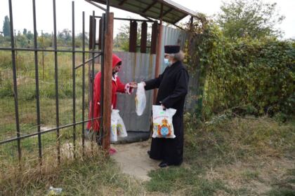 Ajutoare oferite de Parohia „Sfânta Cuvioasă Parascheva“ din Galați – fotografia 20