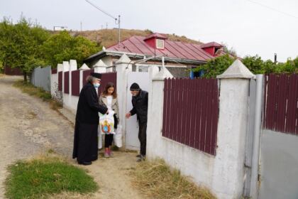 Ajutoare oferite de Parohia „Sfânta Cuvioasă Parascheva“ din Galați – fotografia 21
