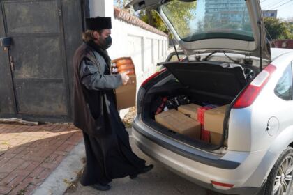 Arhiepiscopia Dunării de Jos sprijină în continuare spitalele şi centrele sociale – fotografia 7