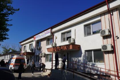 Arhiepiscopia Dunării de Jos sprijină în continuare spitalele şi centrele sociale – fotografia 14