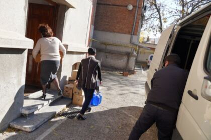 Arhiepiscopia Dunării de Jos sprijină în continuare spitalele şi centrele sociale – fotografia 39