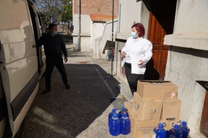 Arhiepiscopia Dunării de Jos sprijină în continuare spitalele şi centrele sociale – fotografia 42