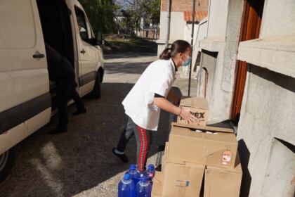 Arhiepiscopia Dunării de Jos sprijină în continuare spitalele şi centrele sociale – fotografia 44