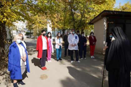 Rugăciuni şi daruri pentru cei bolnavi – fotografia 27