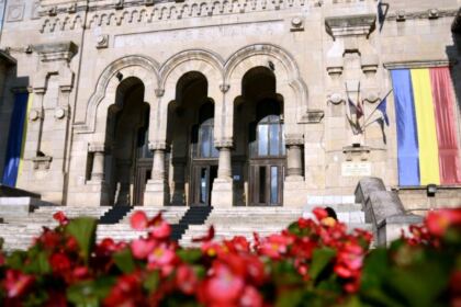 Burse pentru studenţi oferite de ierarhul Dunării de Jos – fotografia 1