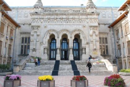 Burse pentru studenţi oferite de ierarhul Dunării de Jos – fotografia 2