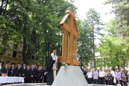 Burse pentru studenţi oferite de ierarhul Dunării de Jos – fotografia 12