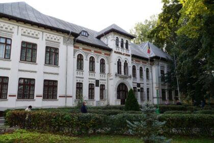 Deschiderea cursurilor pentru noul an şcolar la Seminarul Teologic „Sfântul Apostol Andrei“ din Galaţi – fotografia 1
