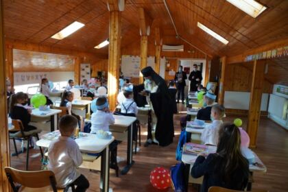 Deschiderea cursurilor pentru noul an şcolar la Seminarul Teologic „Sfântul Apostol Andrei“ din Galaţi – fotografia 29